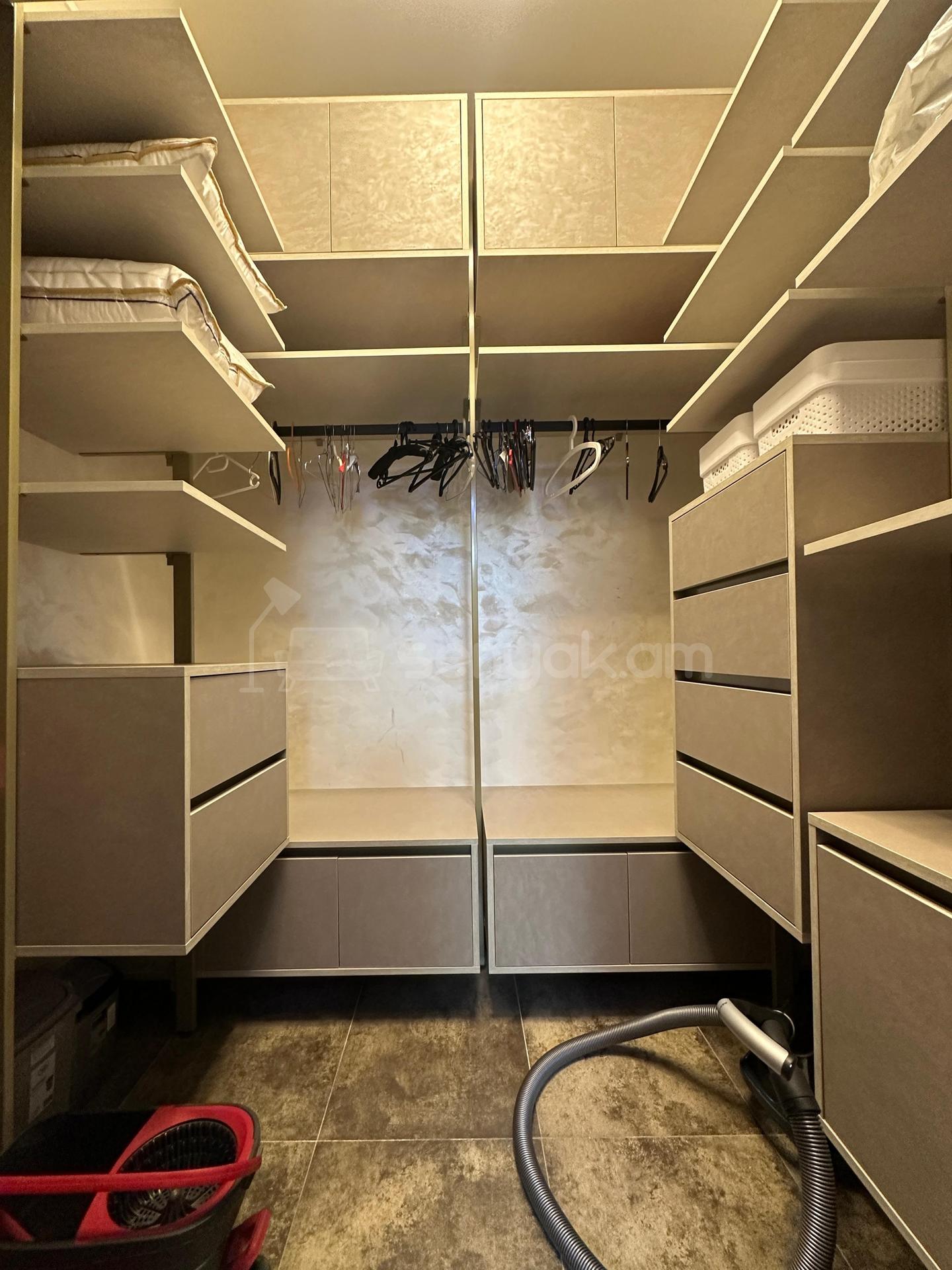 4 Սենյականոց Բնակարան Նորակառույցում, 180քմ, 5/10 հարկ, Կապիտալ Վերանորոգված, Կահավորված