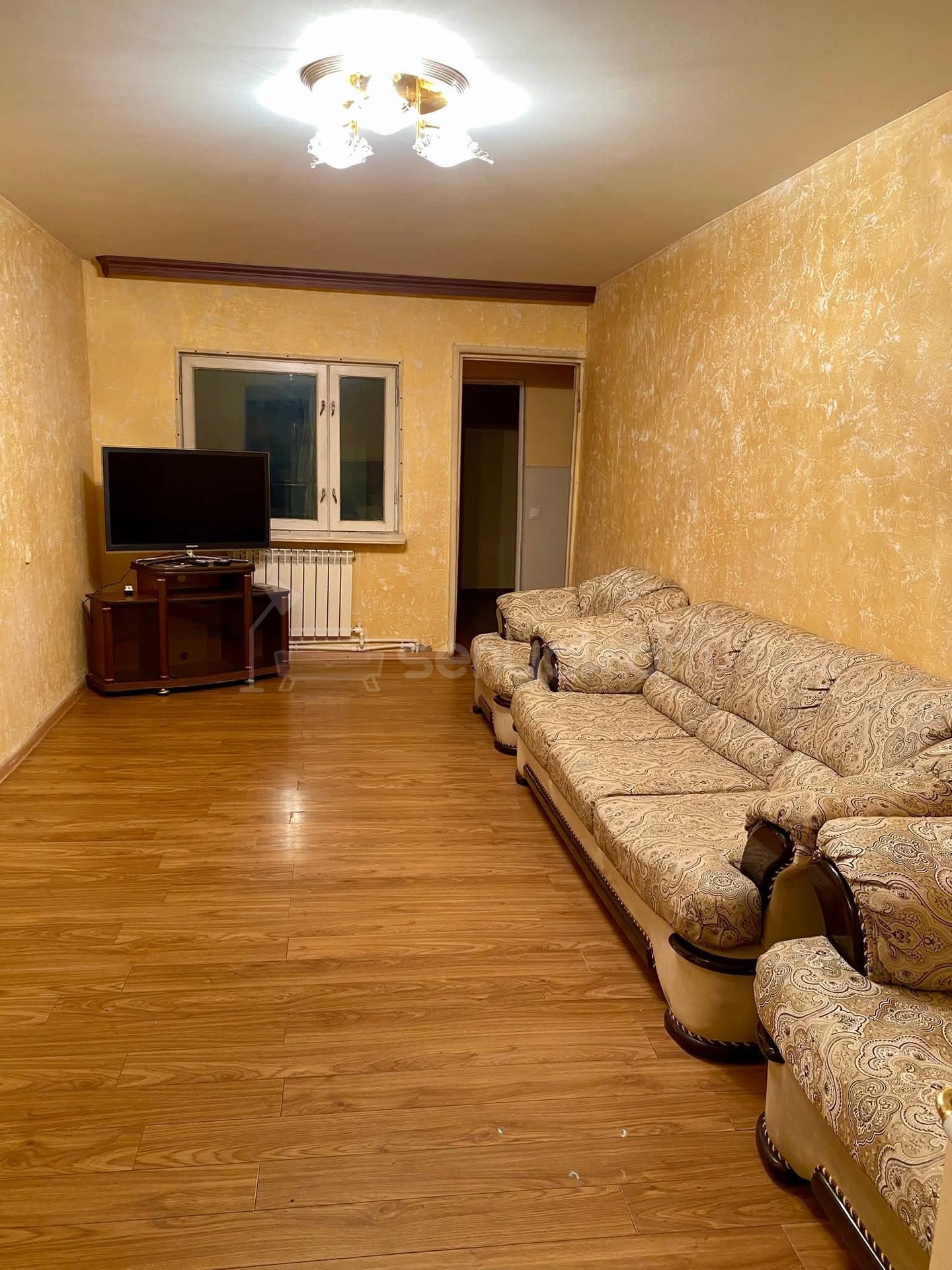 3 Սենյականոց Բնակարան Քարե Շենքում, 73քմ, 1/1 հարկ, Նորմալ Վիճակում, Կահավորված