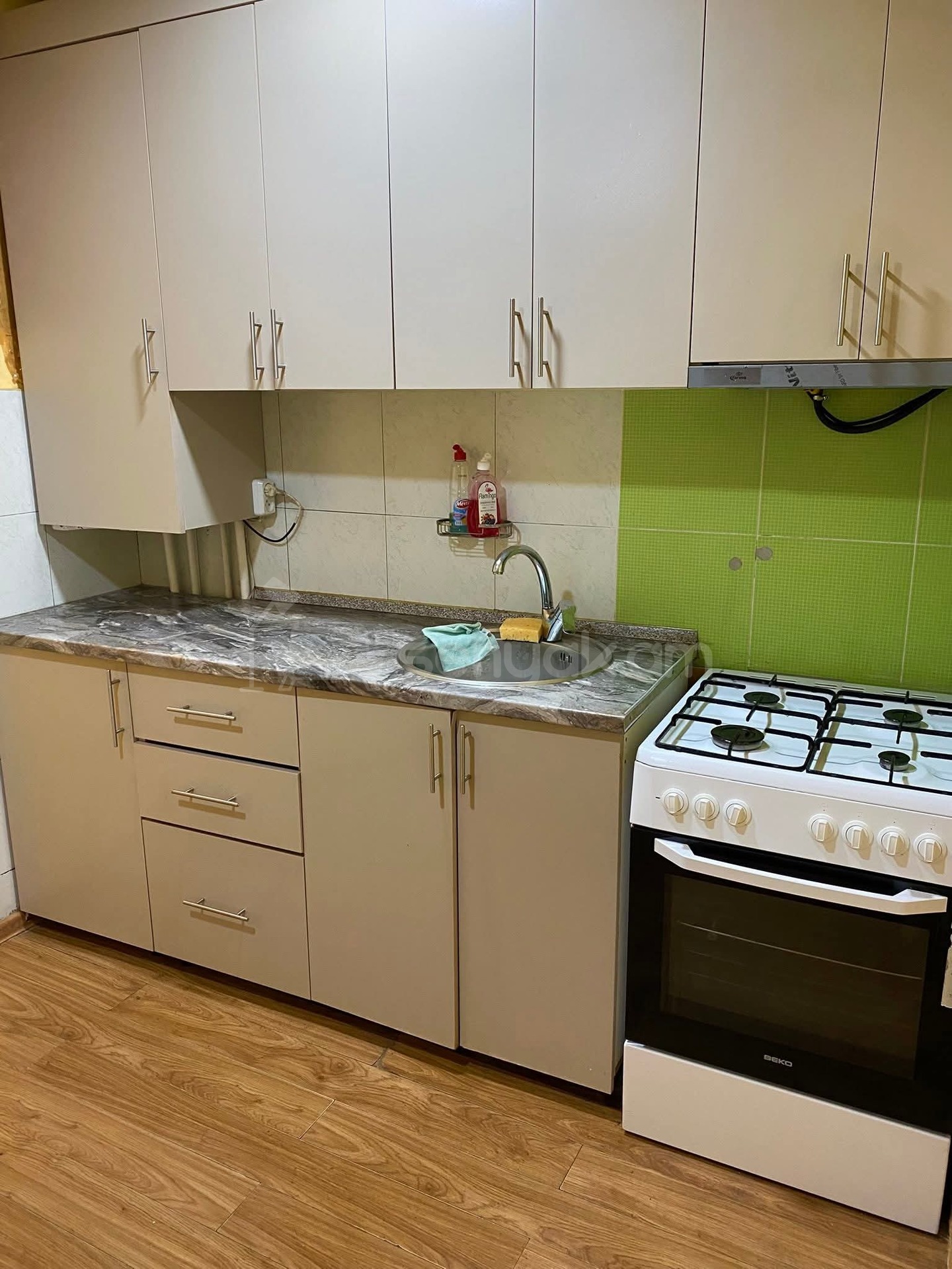 3 Սենյականոց Բնակարան Քարե Շենքում, 73քմ, 1/1 հարկ, Նորմալ Վիճակում, Կահավորված