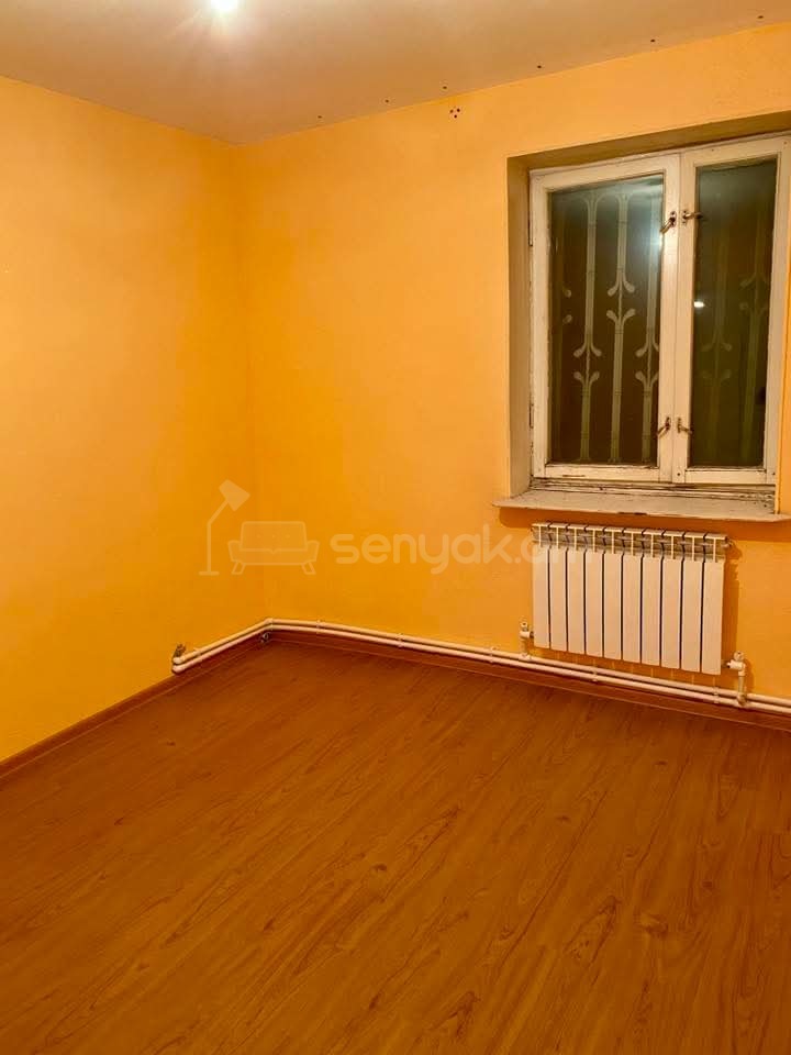 3 Սենյականոց Բնակարան Քարե Շենքում, 73քմ, 1/1 հարկ, Նորմալ Վիճակում, Կահավորված