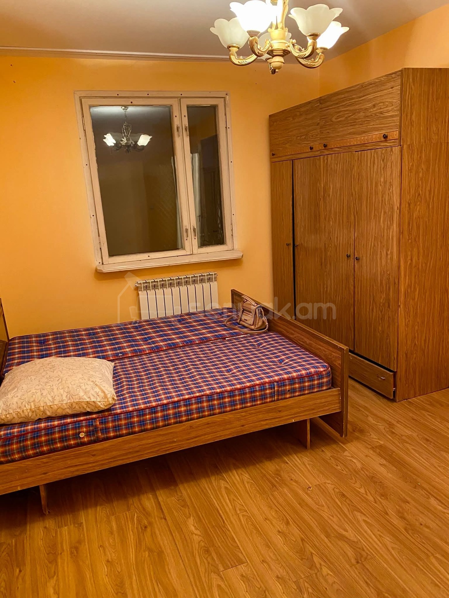 3 Սենյականոց Բնակարան Քարե Շենքում, 73քմ, 1/1 հարկ, Նորմալ Վիճակում, Կահավորված