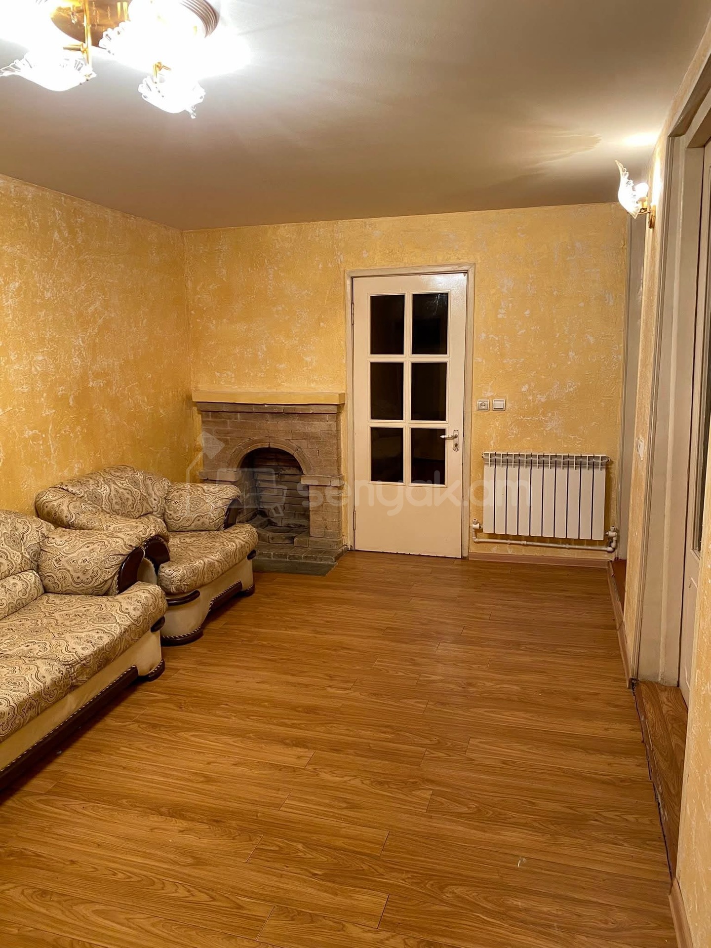 3 Սենյականոց Բնակարան Քարե Շենքում, 73քմ, 1/1 հարկ, Նորմալ Վիճակում, Կահավորված