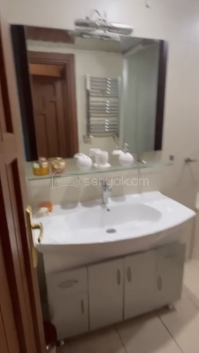 3 Սենյականոց Բնակարան, 80քմ, 9/10 հարկ, Կապիտալ Վերանորոգված, Կահավորված, Արևկող