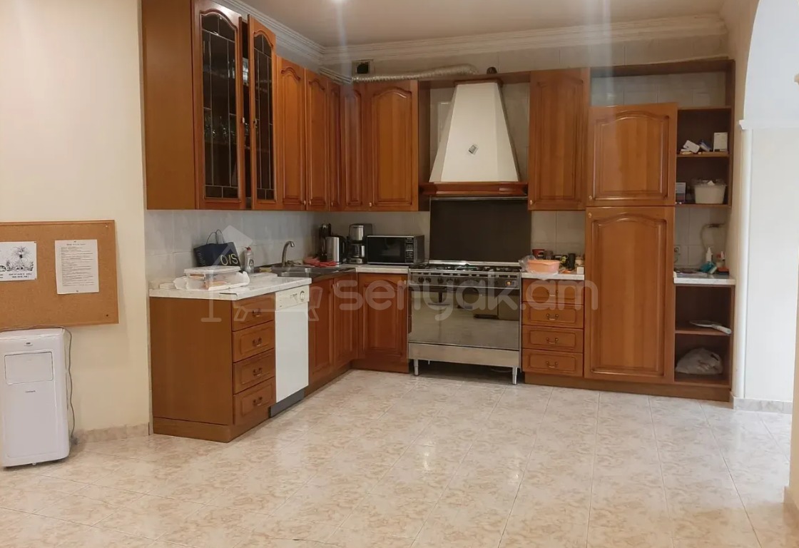 Օֆիսային Տարածք, 200քմ, Կապիտալ Վերանորոգված