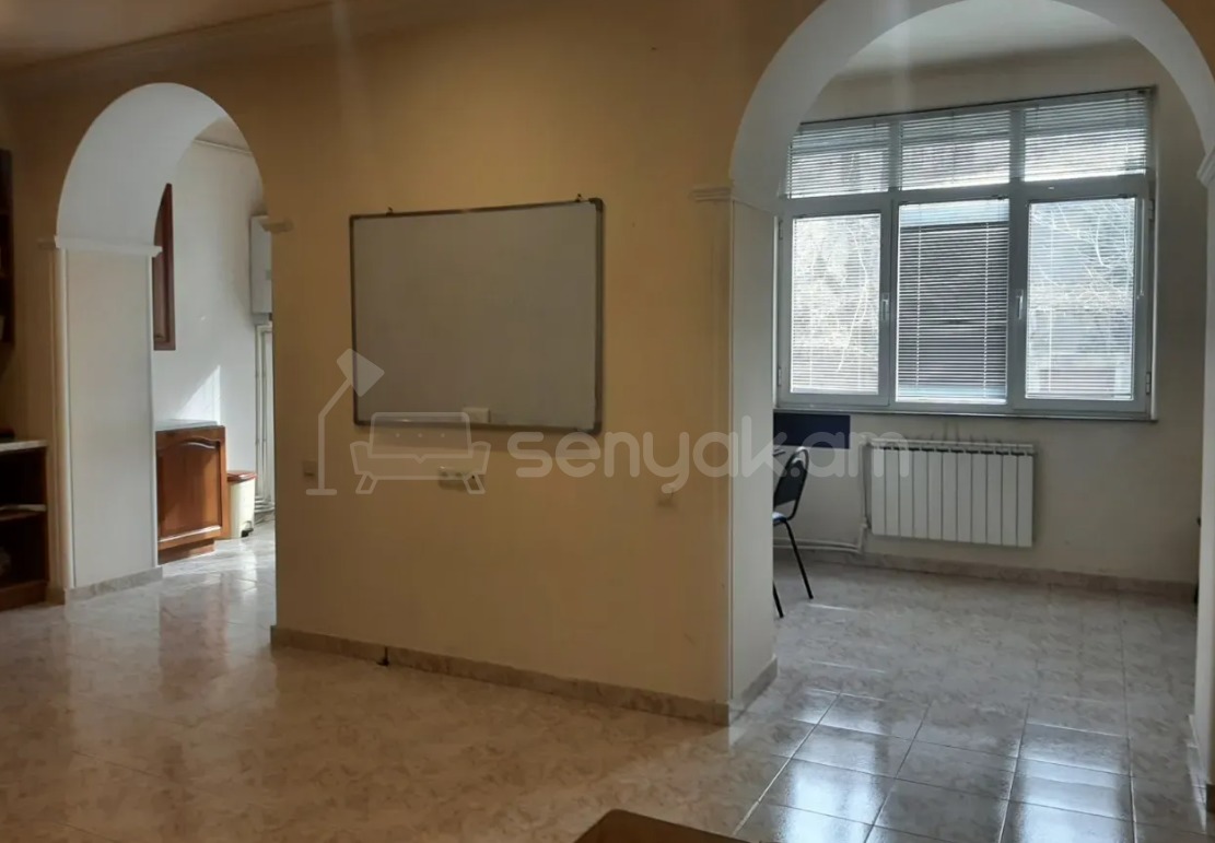 Օֆիսային Տարածք, 200քմ, Կապիտալ Վերանորոգված