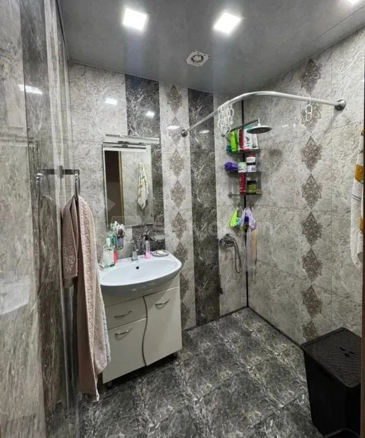 3 Սենյականոց Բնակարան, 80քմ, 1/9 հարկ, Նորմալ Վիճակում