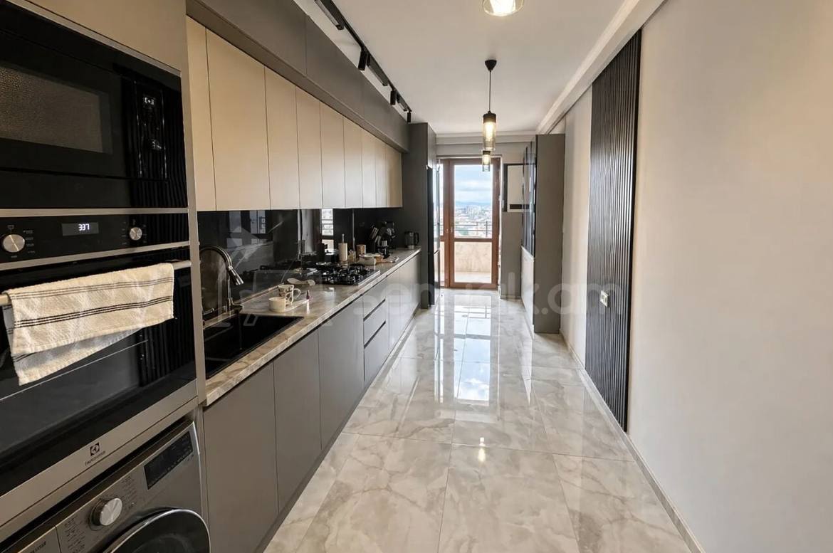 3 Սենյականոց Բնակարան, 107քմ, 3/12 հարկ, Կապիտալ Վերանորոգված