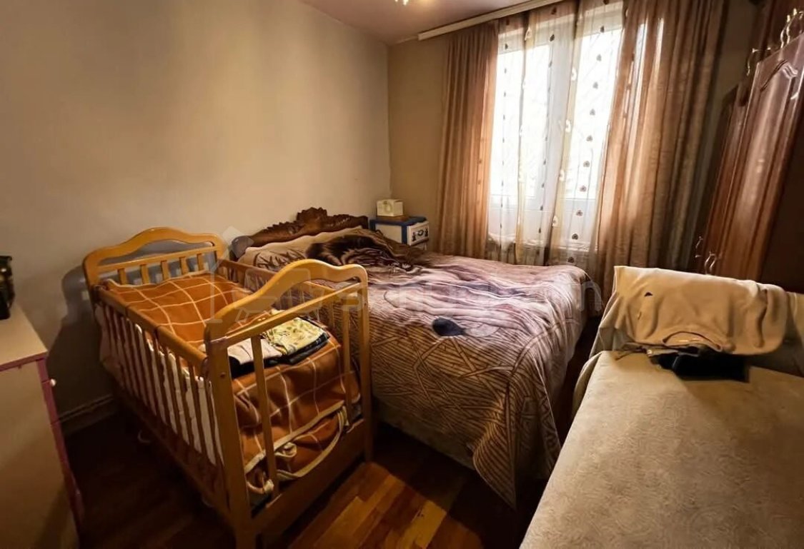 2 Սենյականոց Բնակարան Քարե Շենքում, 50քմ, 1/4 հարկ, Նորմալ Վիճակում