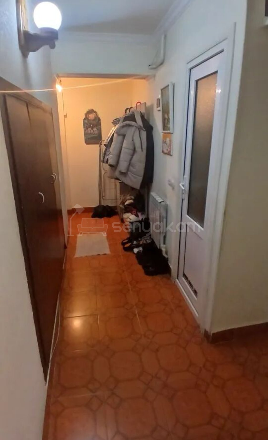 2 Սենյականոց Բնակարան Քարե Շենքում, 50քմ, 1/4 հարկ, Նորմալ Վիճակում