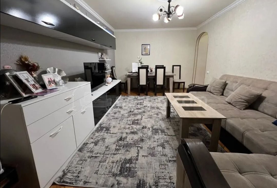 2 Սենյականոց Բնակարան Քարե Շենքում, 50քմ, 1/4 հարկ, Նորմալ Վիճակում