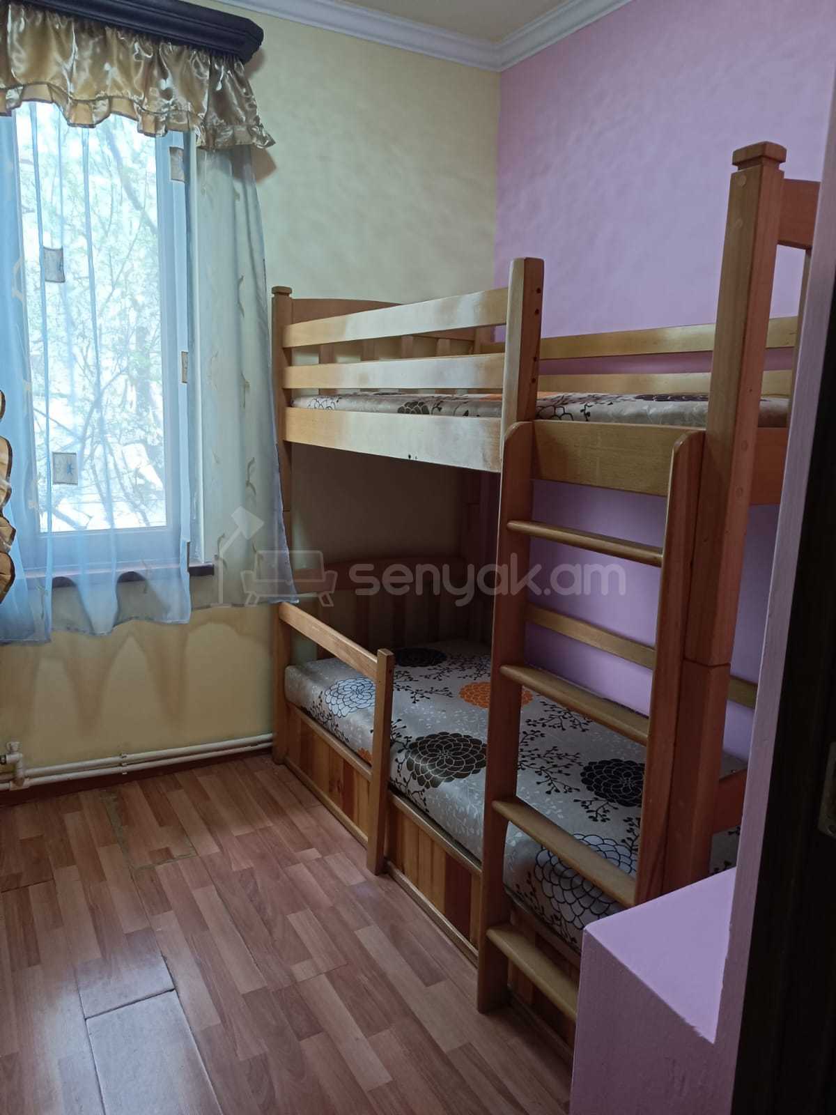 3 Սենյականոց Բնակարան Քարե Շենքում, 43քմ, 2/4 հարկ, Կապիտալ Վերանորոգված