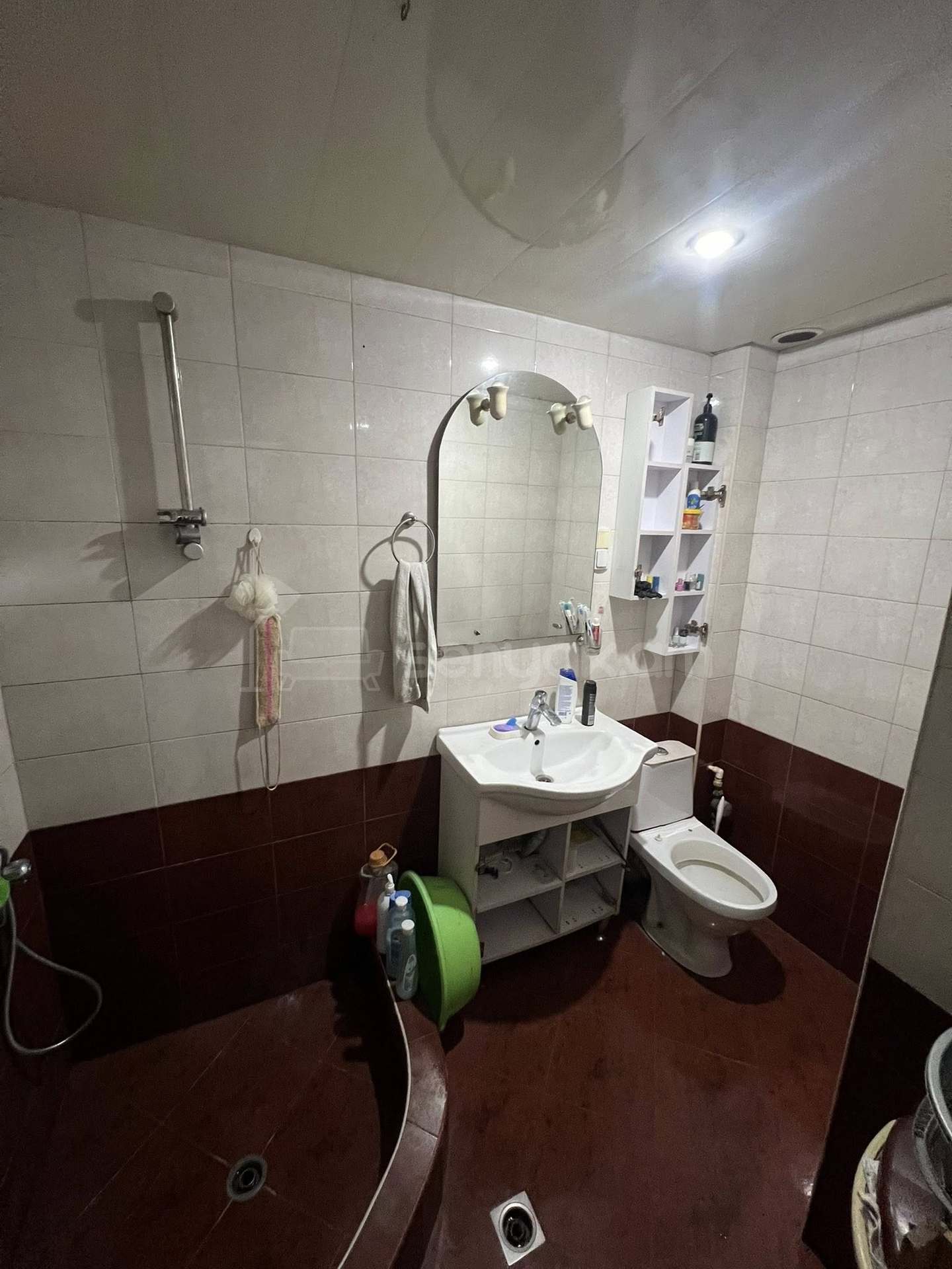 4 Սենյականոց Բնակարան Քարե Շենքում, 125քմ, 4/5 հարկ, Պետական Վիճակում