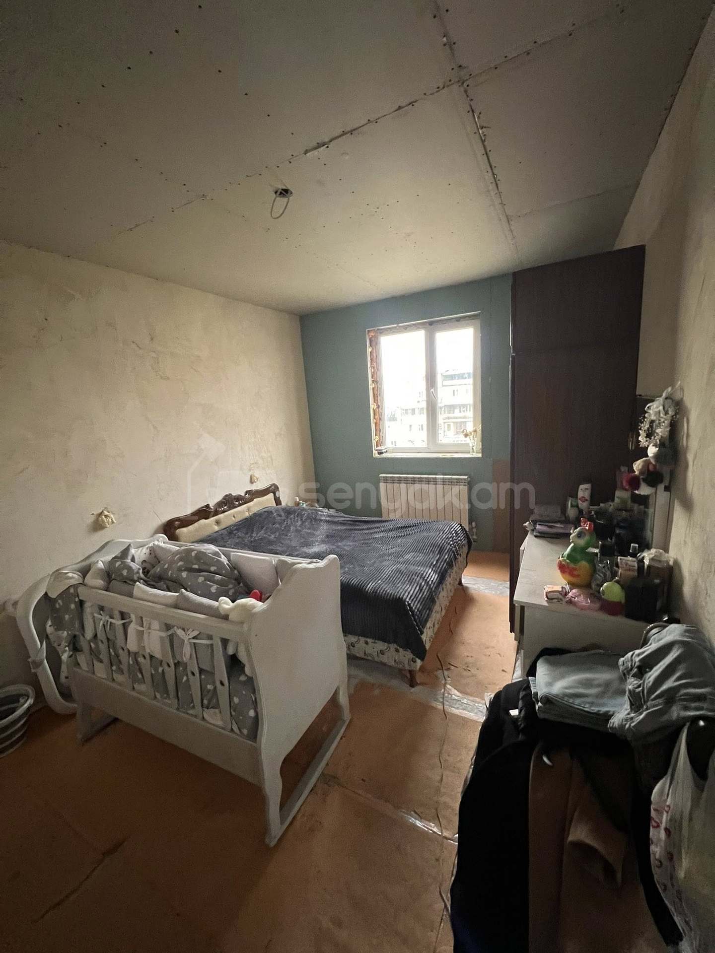 4 Սենյականոց Բնակարան Քարե Շենքում, 125քմ, 4/5 հարկ, Պետական Վիճակում