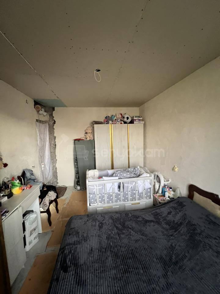 4 Սենյականոց Բնակարան Քարե Շենքում, 125քմ, 4/5 հարկ, Պետական Վիճակում