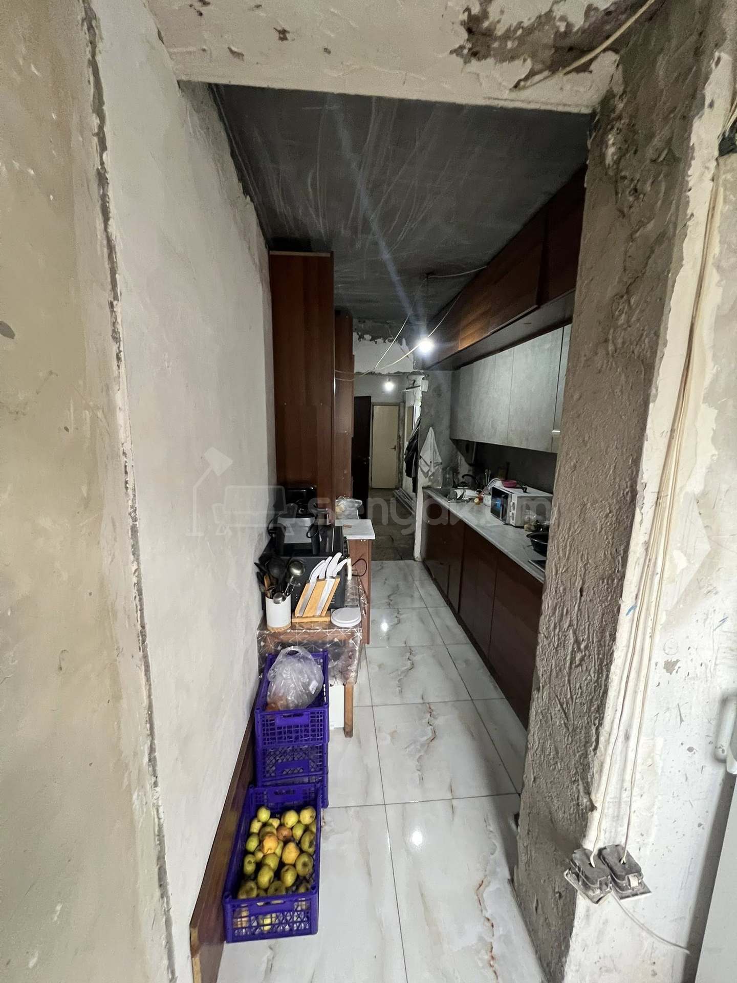 4 Սենյականոց Բնակարան Քարե Շենքում, 125քմ, 4/5 հարկ, Պետական Վիճակում