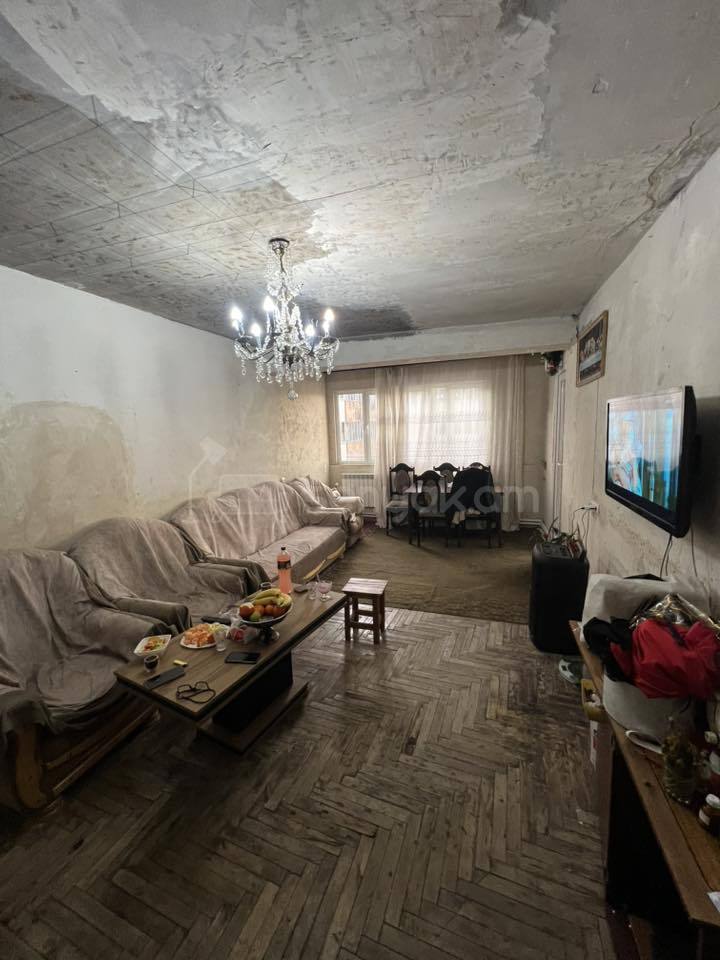 4 Սենյականոց Բնակարան Քարե Շենքում, 125քմ, 4/5 հարկ, Պետական Վիճակում