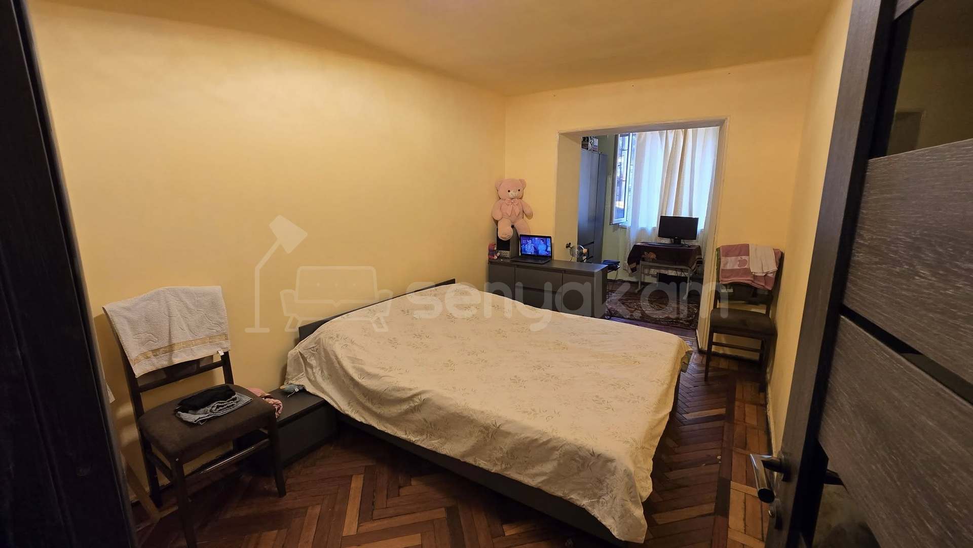 4 Սենյականոց Բնակարան Քարե Շենքում, 73քմ, 1/4 հարկ, Նորմալ Վիճակում