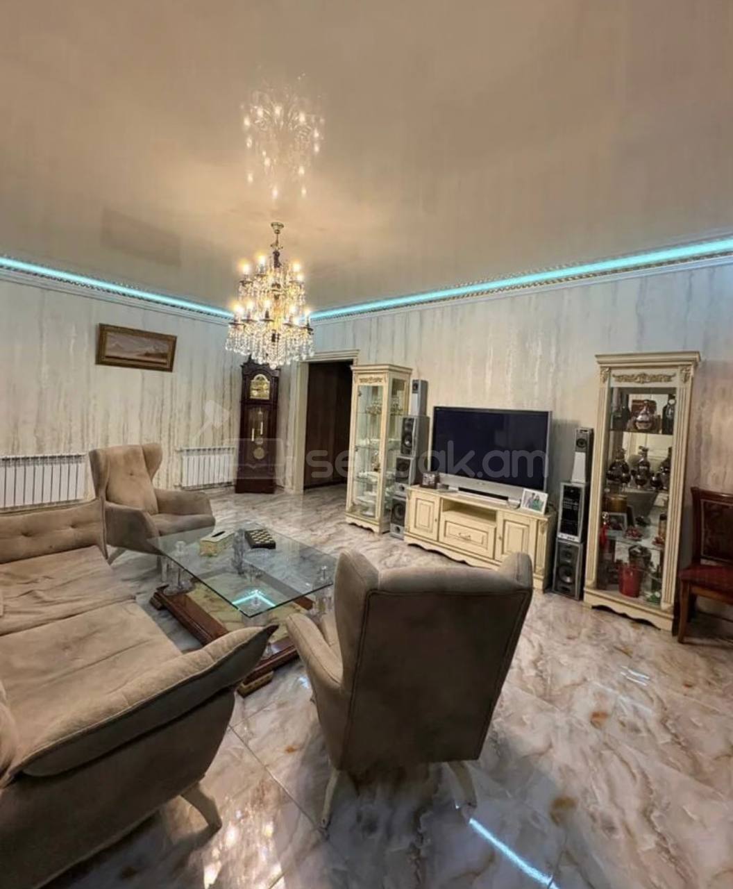 4 Սենյականոց Բնակարան Քարե Շենքում, 101քմ, 2/5 հարկ, Կապիտալ Վերանորոգված