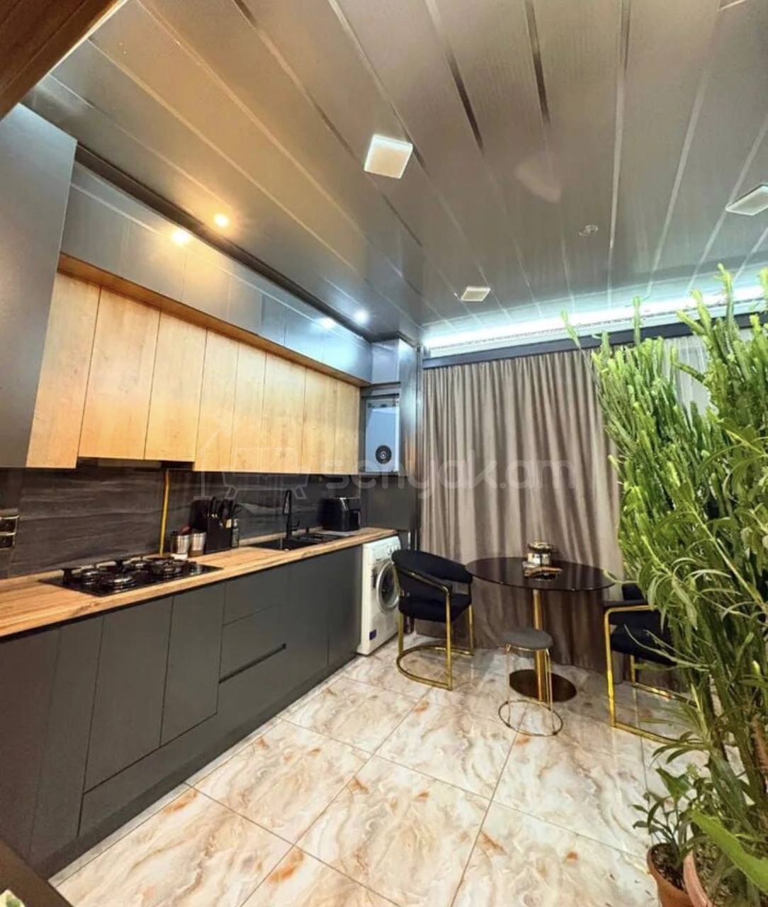 4 Սենյականոց Բնակարան Քարե Շենքում, 101քմ, 2/5 հարկ, Կապիտալ Վերանորոգված