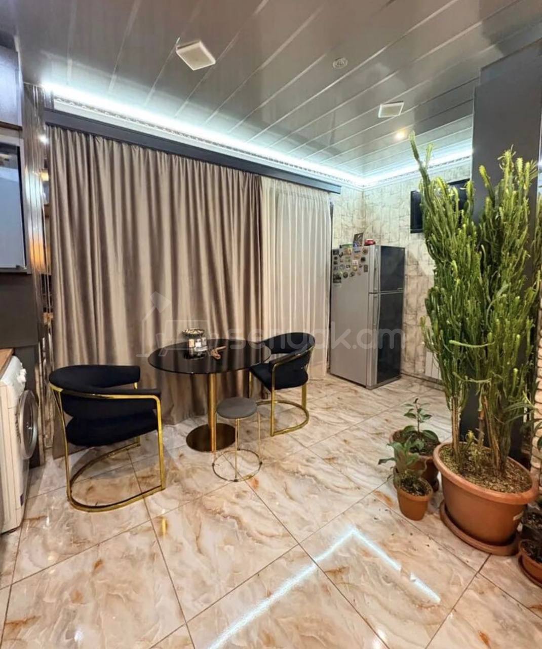 4 Սենյականոց Բնակարան Քարե Շենքում, 101քմ, 2/5 հարկ, Կապիտալ Վերանորոգված