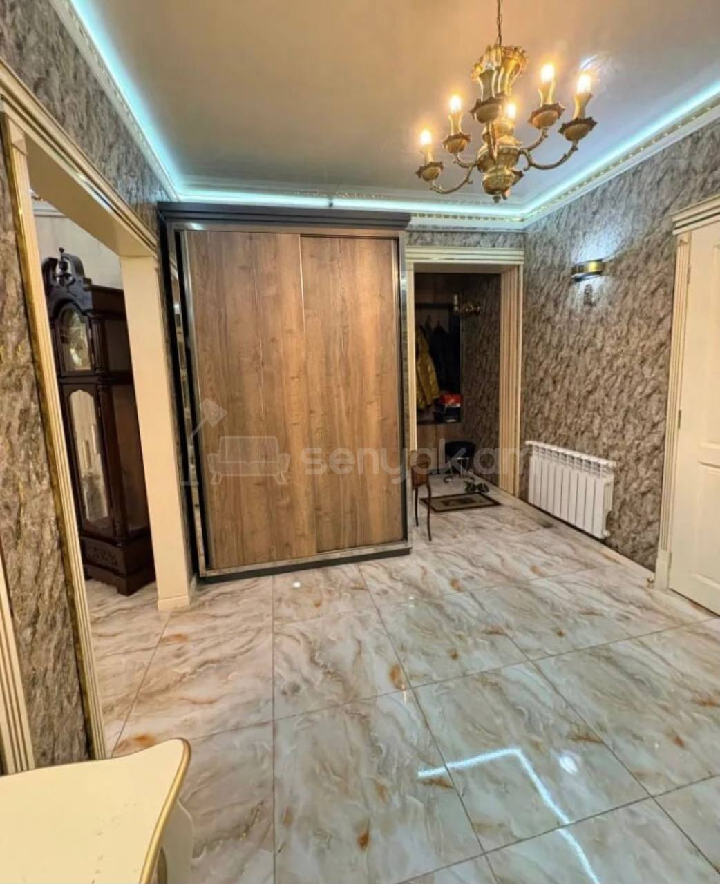 4 Սենյականոց Բնակարան Քարե Շենքում, 101քմ, 2/5 հարկ, Կապիտալ Վերանորոգված