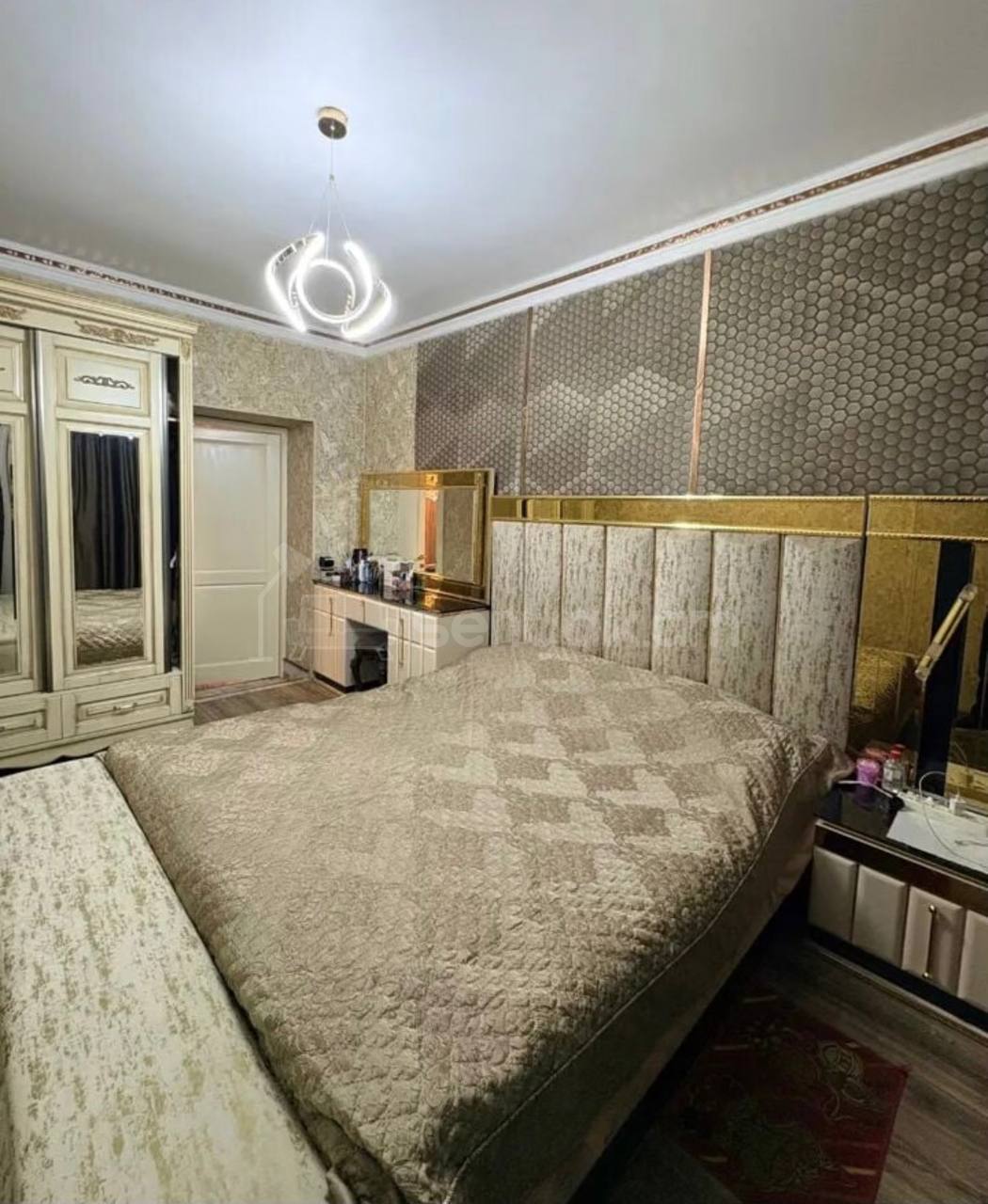 4 Սենյականոց Բնակարան Քարե Շենքում, 101քմ, 2/5 հարկ, Կապիտալ Վերանորոգված