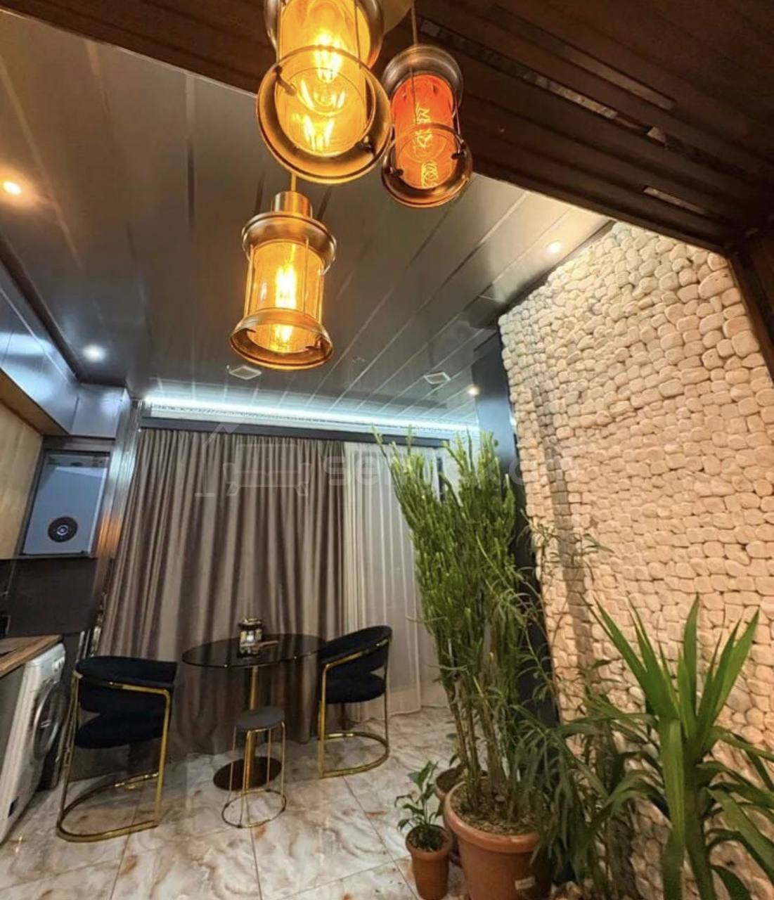 4 Սենյականոց Բնակարան Քարե Շենքում, 101քմ, 2/5 հարկ, Կապիտալ Վերանորոգված