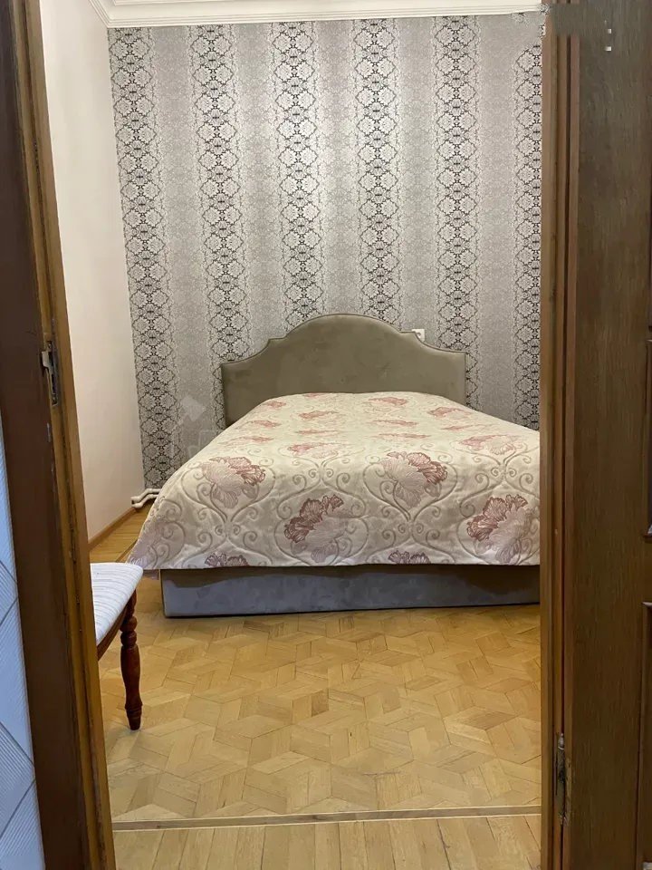 3 Սենյականոց Բնակարան Քարե Շենքում, 84քմ, 1/4 հարկ, Կապիտալ Վերանորոգված