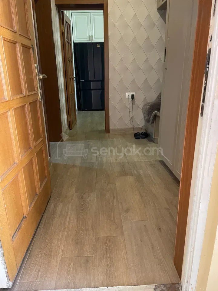 3 Սենյականոց Բնակարան Քարե Շենքում, 84քմ, 1/4 հարկ, Կապիտալ Վերանորոգված