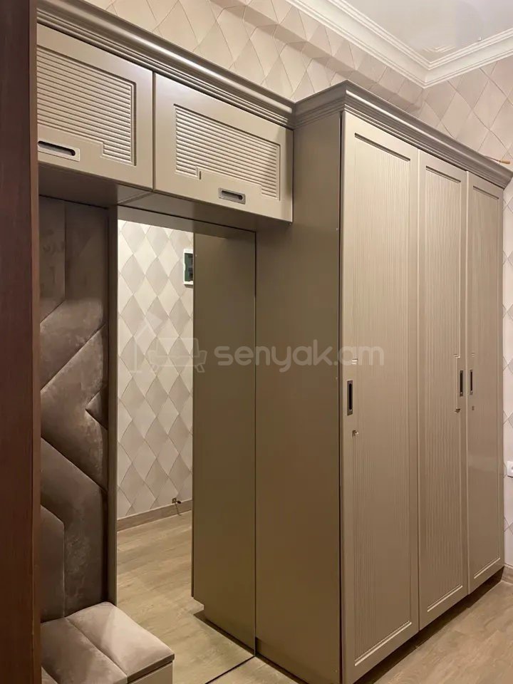 3 Սենյականոց Բնակարան Քարե Շենքում, 84քմ, 1/4 հարկ, Կապիտալ Վերանորոգված