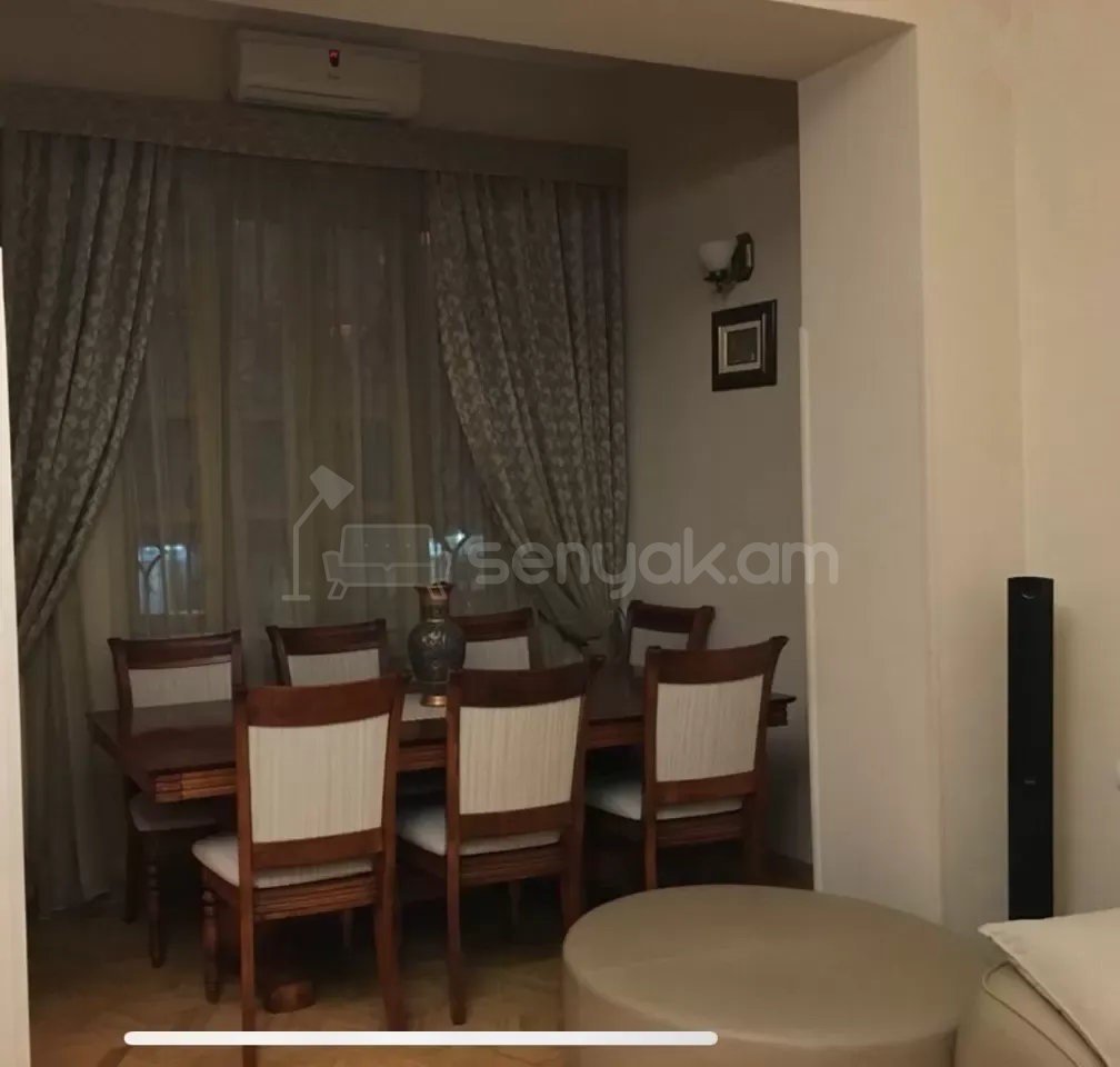 3 Սենյականոց Բնակարան Քարե Շենքում, 84քմ, 1/4 հարկ, Կապիտալ Վերանորոգված