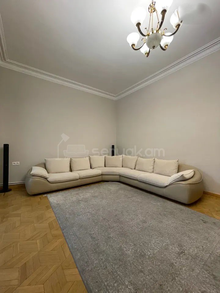 3 Սենյականոց Բնակարան Քարե Շենքում, 84քմ, 1/4 հարկ, Կապիտալ Վերանորոգված