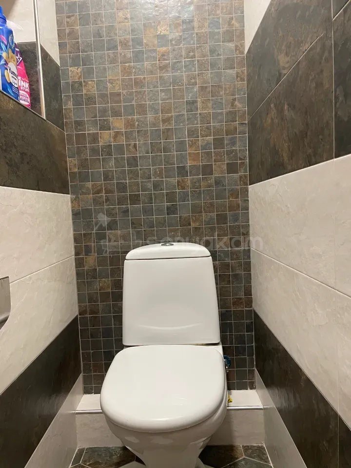 3 Սենյականոց Բնակարան Քարե Շենքում, 84քմ, 1/4 հարկ, Կապիտալ Վերանորոգված