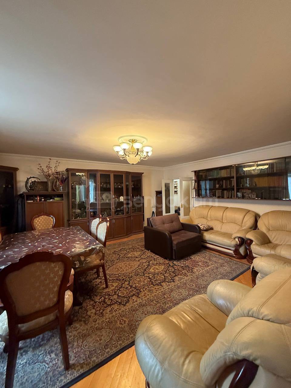 3 Սենյականոց Բնակարան Քարե Շենքում, 81քմ, 5/5 հարկ, Նորմալ Վիճակում