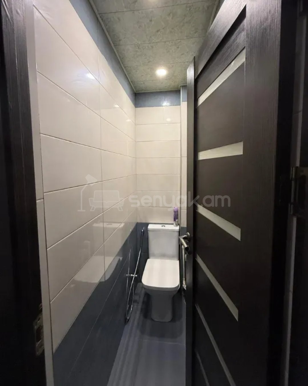 3 Սենյականոց Բնակարան Քարե Շենքում, 78քմ, 5/5 հարկ, Նորմալ Վիճակում