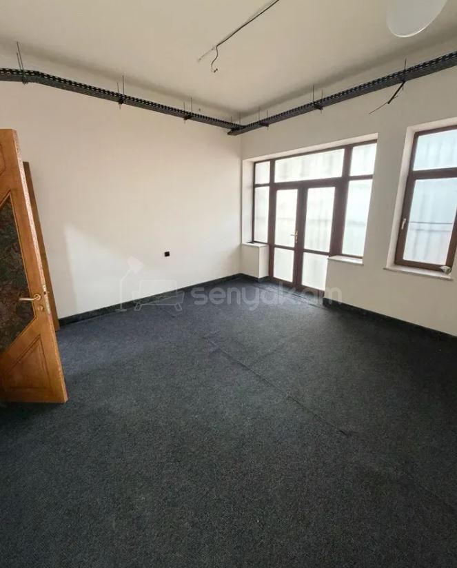 Օֆիսային Տարածք, 1250քմ, Կապիտալ Վերանորոգված