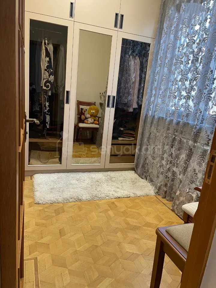 3 Սենյականոց Բնակարան Քարե Շենքում, 84քմ, 1/4 հարկ, Կապիտալ Վերանորոգված