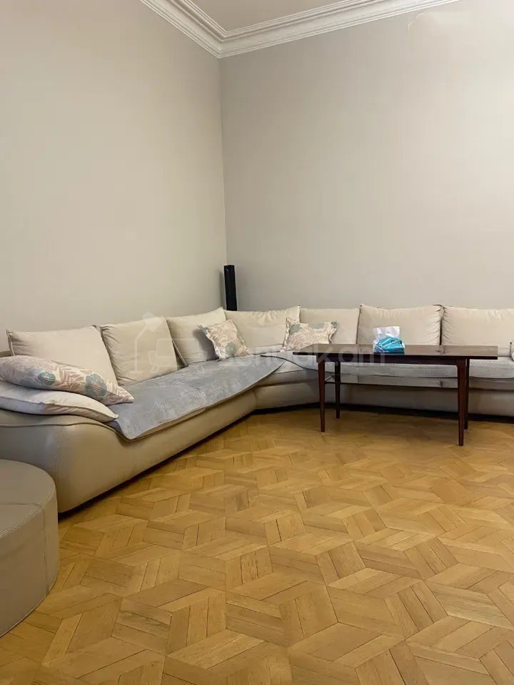 3 Սենյականոց Բնակարան Քարե Շենքում, 84քմ, 1/4 հարկ, Կապիտալ Վերանորոգված