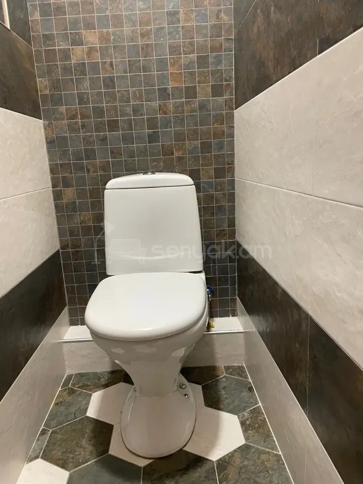 3 Սենյականոց Բնակարան Քարե Շենքում, 84քմ, 1/4 հարկ, Կապիտալ Վերանորոգված