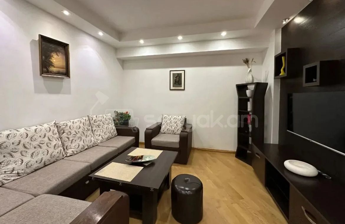 2 Սենյականոց Բնակարան, 45քմ, 3/9 հարկ, Կապիտալ Վերանորոգված, Կահավորված, Արևկող