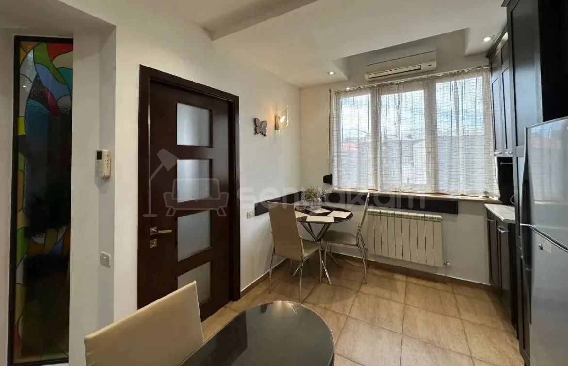 2 Սենյականոց Բնակարան, 45քմ, 3/9 հարկ, Կապիտալ Վերանորոգված, Կահավորված, Արևկող