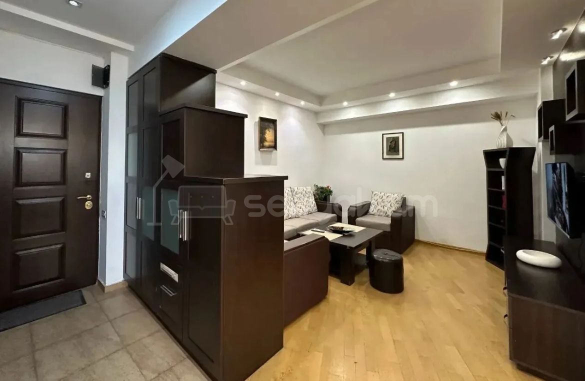 2 Սենյականոց Բնակարան, 45քմ, 3/9 հարկ, Կապիտալ Վերանորոգված, Կահավորված, Արևկող