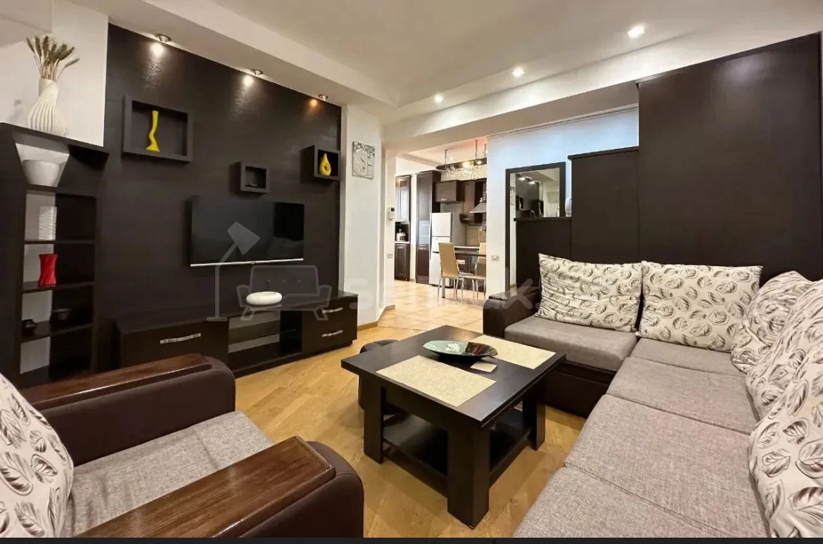 2 Սենյականոց Բնակարան, 45քմ, 3/9 հարկ, Կապիտալ Վերանորոգված, Կահավորված, Արևկող