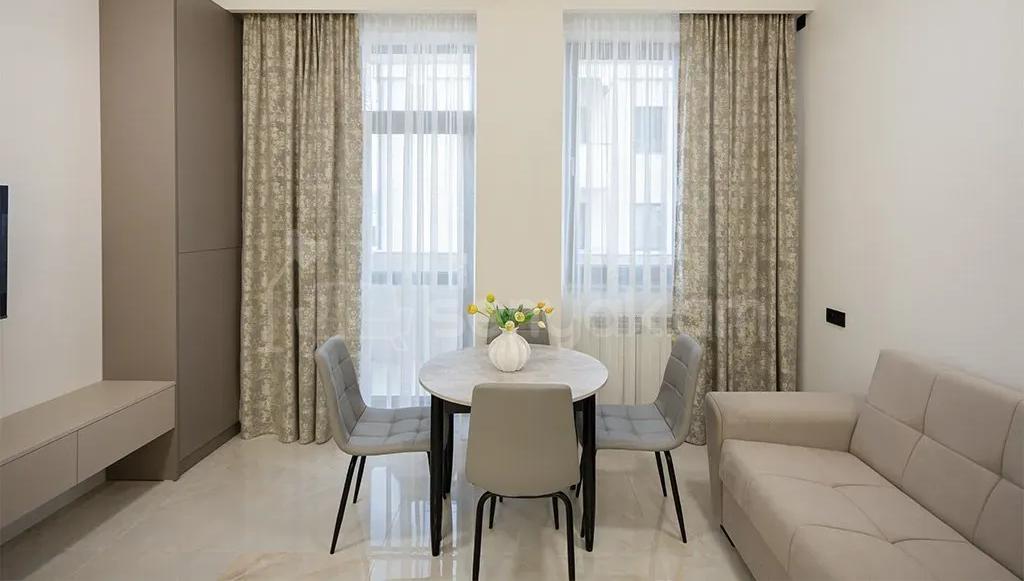 3 Սենյականոց Բնակարան Նորակառույց Քարե Շենքում, 70քմ, 2/4 հարկ, Դիզայներական Վերանորոգված