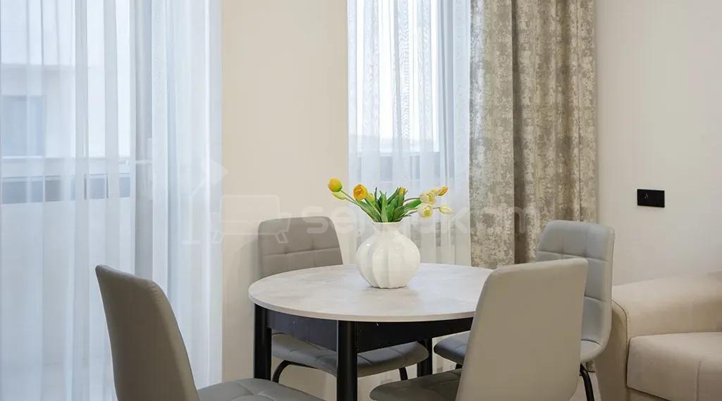 3 Սենյականոց Բնակարան Նորակառույց Քարե Շենքում, 70քմ, 2/4 հարկ, Դիզայներական Վերանորոգված