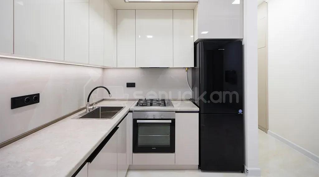 3 Սենյականոց Բնակարան Նորակառույց Քարե Շենքում, 70քմ, 2/4 հարկ, Դիզայներական Վերանորոգված