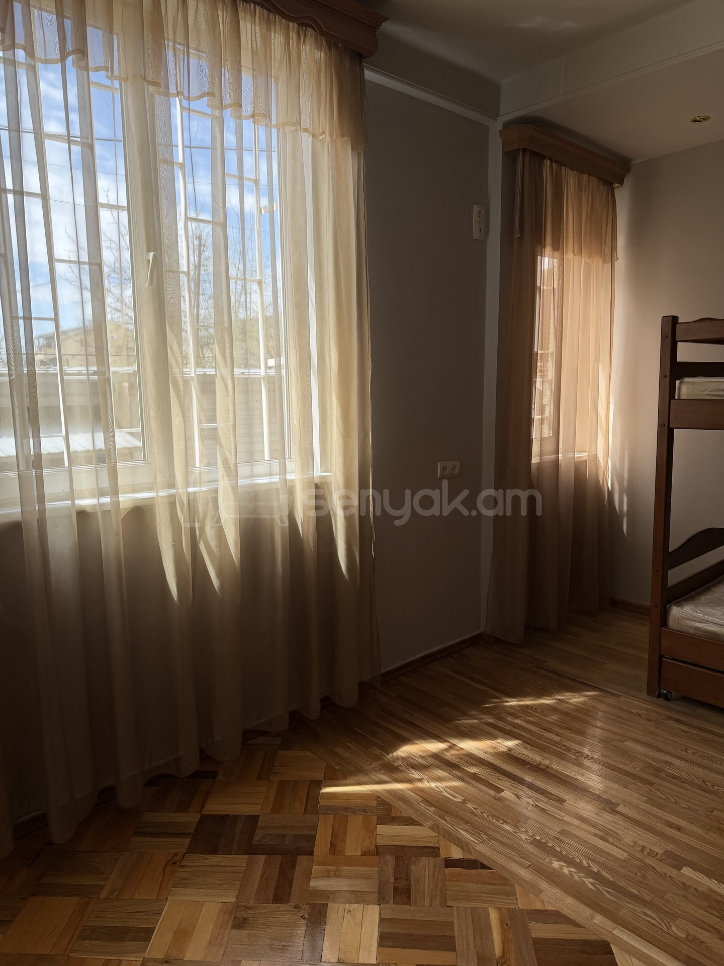 3 Սենյականոց Բնակարան Քարե Շենքում, 70քմ, 1/5 հարկ, Կապիտալ Վերանորոգված, Մասամբ Կահավորված, Արևկող