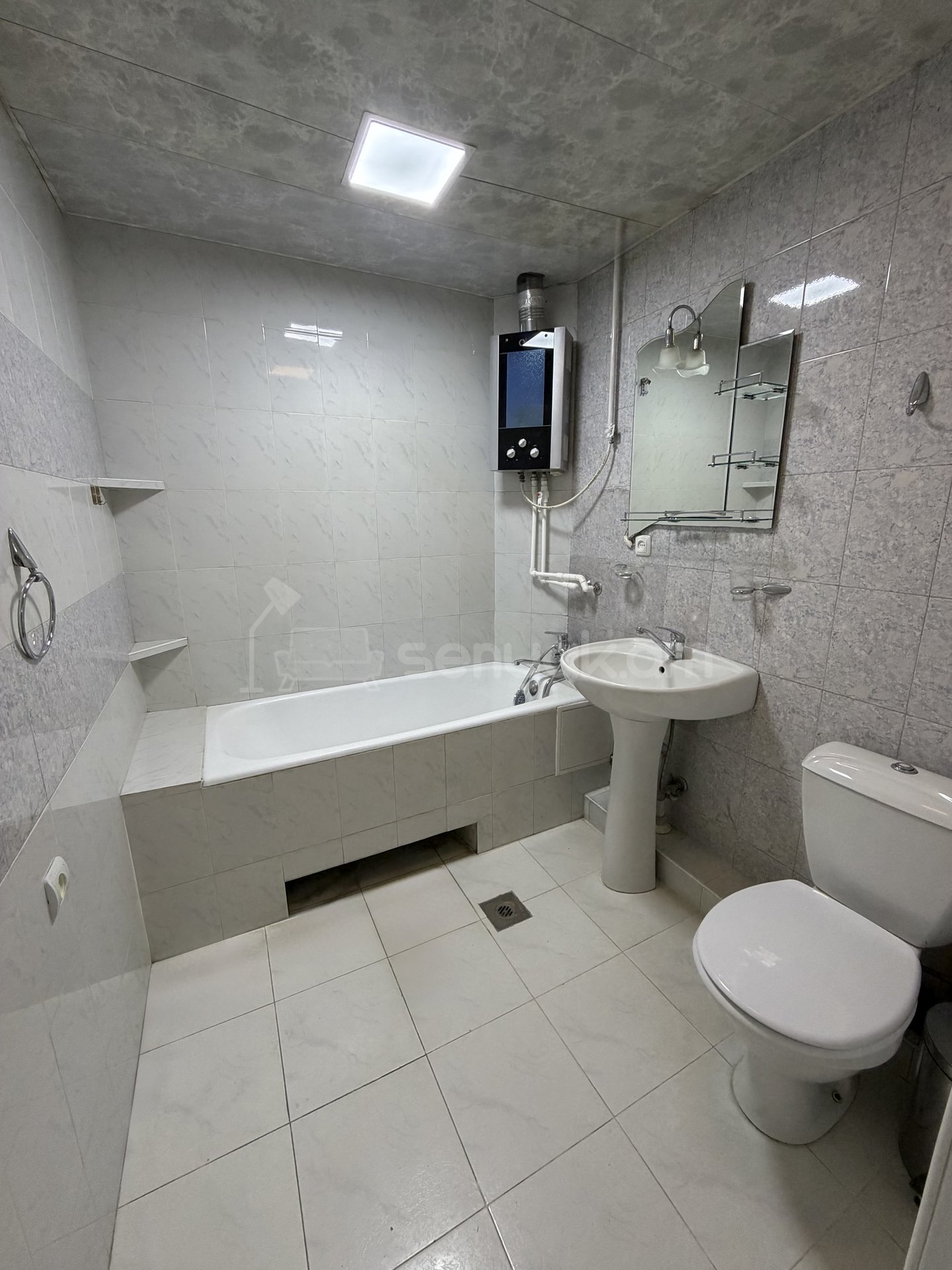 3 Սենյականոց Բնակարան Քարե Շենքում, 70քմ, 1/5 հարկ, Կապիտալ Վերանորոգված, Մասամբ Կահավորված, Արևկող