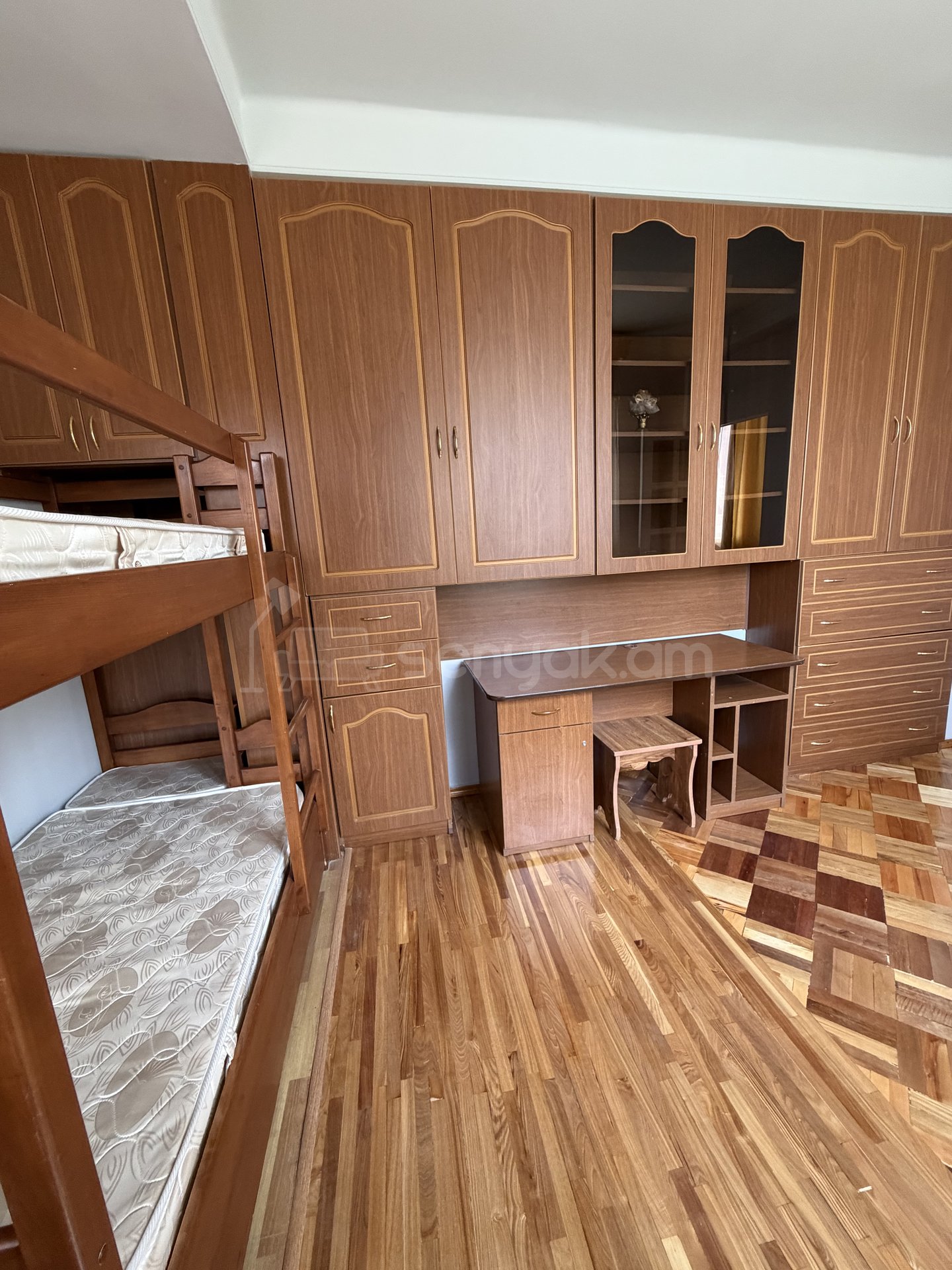 3 Սենյականոց Բնակարան Քարե Շենքում, 70քմ, 1/5 հարկ, Կապիտալ Վերանորոգված, Մասամբ Կահավորված, Արևկող