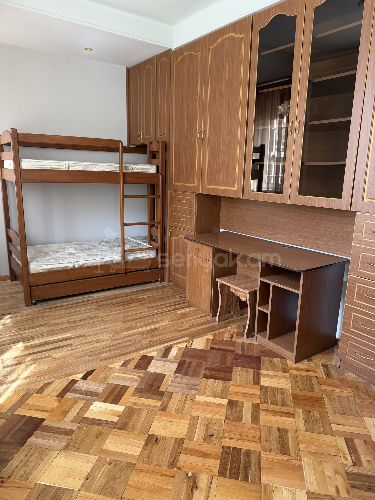 3 Սենյականոց Բնակարան Քարե Շենքում, 70քմ, 1/5 հարկ, Կապիտալ Վերանորոգված, Մասամբ Կահավորված, Արևկող